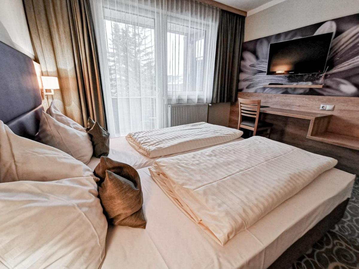 Gasthof Schlossberghof Lienz Bagian luar foto